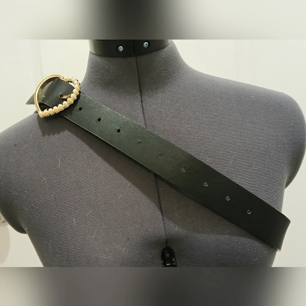 Pearl Heart Black Belt‎